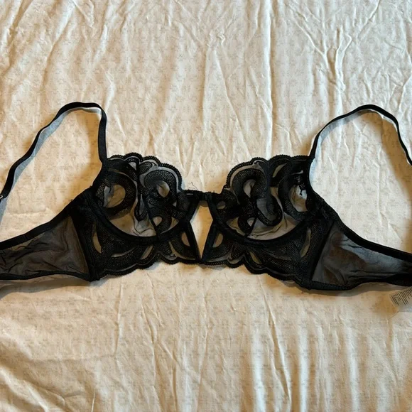 Thistle and Spire Scylla 3 piece set 32b small panty and garter suspender - Picture 4 of 5